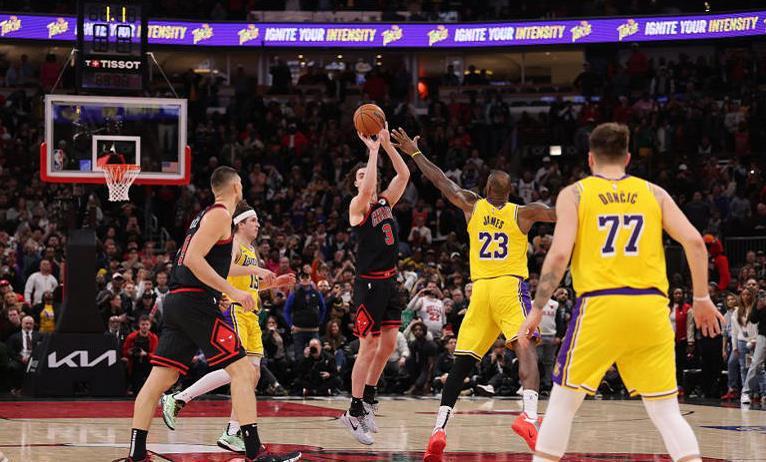 乐鱼体育-打鸡血了!湖人129-118公牛,看数据:他是头号功臣!