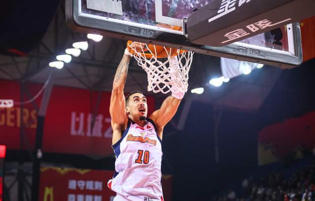 乐鱼体育-CCTV5直播!广东VS吉林拒绝爆冷,胡明轩渐入佳境,杜锋力保榜首